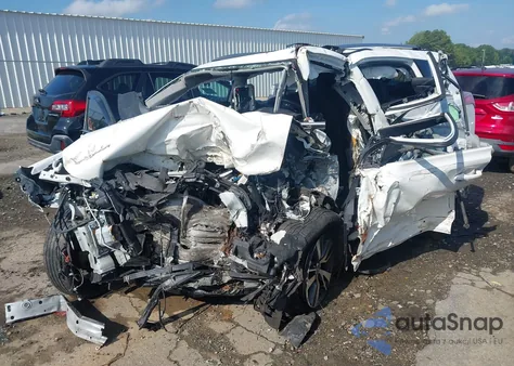 2017 Toyota Rav4 Xle z USA, uszkodzony, nr VIN JTMWFREVXHJ719618